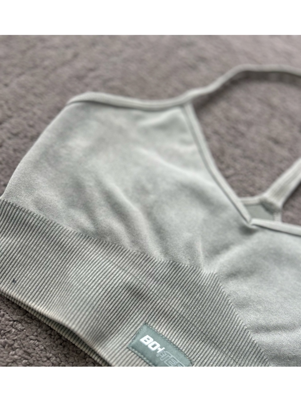 Bo+Tee Sage Green Seamless Sports Bra V-Neck Racerback Athletic Crop Size S - Picture 2 of 5